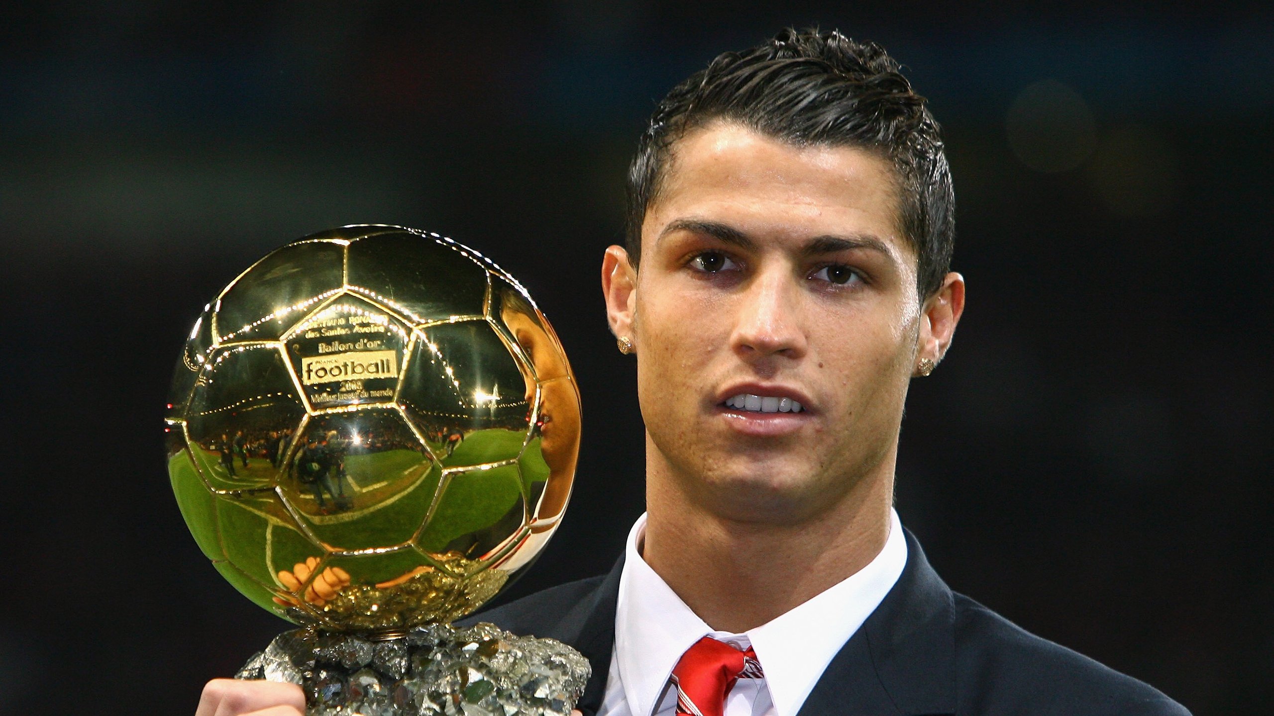 米兰足球官网-欧冠淘汰赛：天王巨星豪门“对决”，谁能晋级？