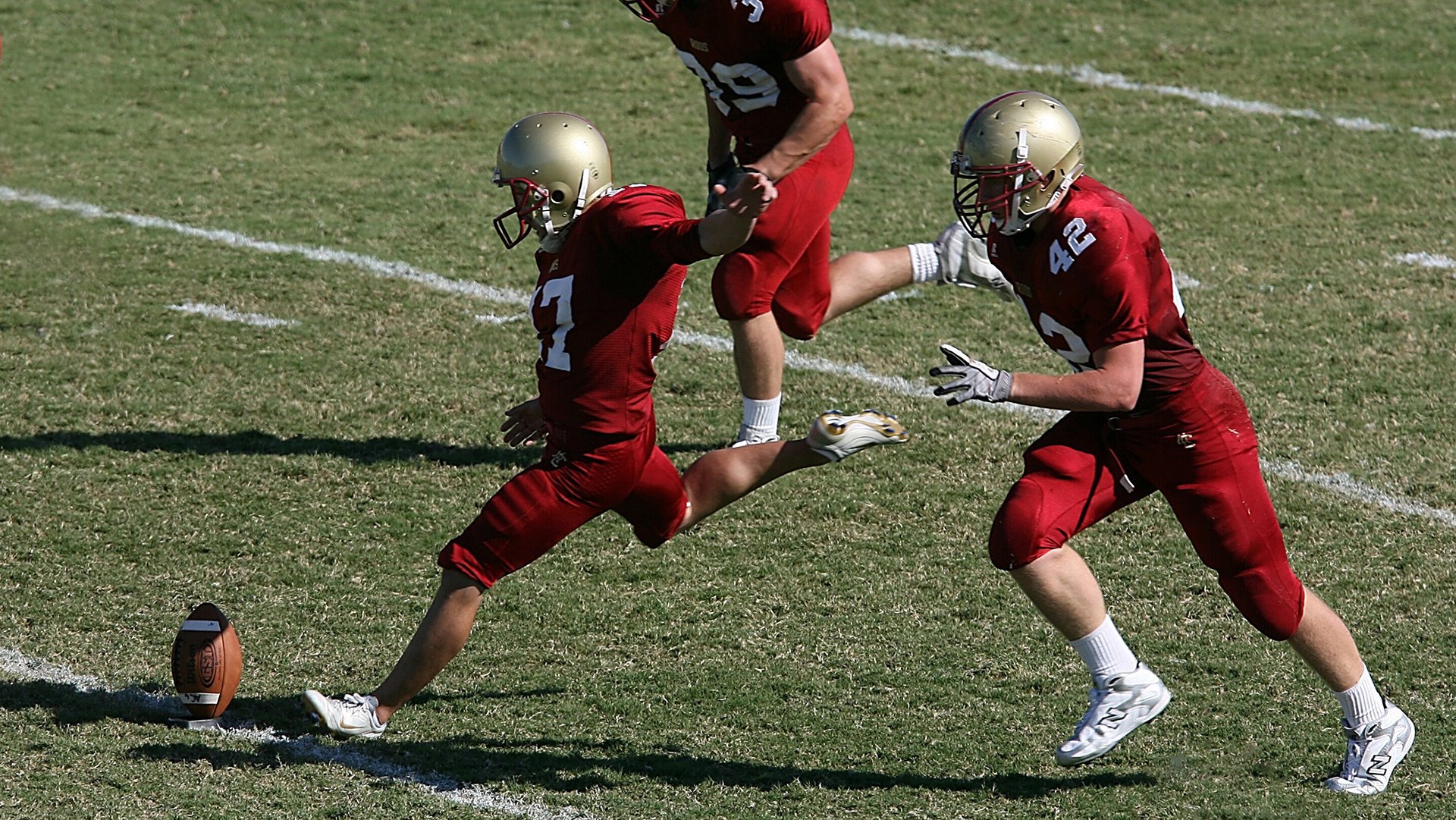 争议吹罚是否成为社交媒体与赛事热度话题中心,吹罚是什么